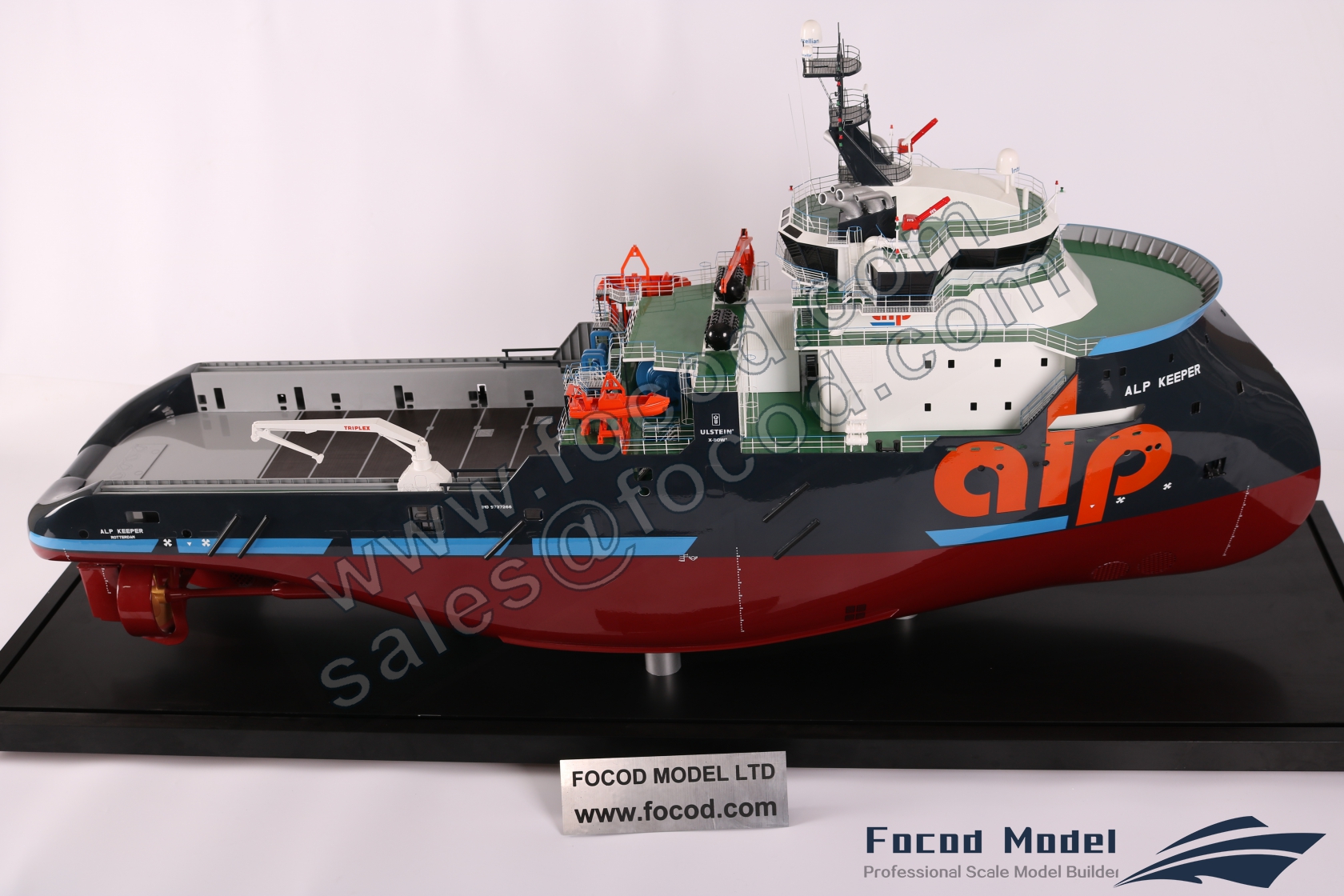 custom made model of 90m Ocean Tug of type ULSTEIN AX104